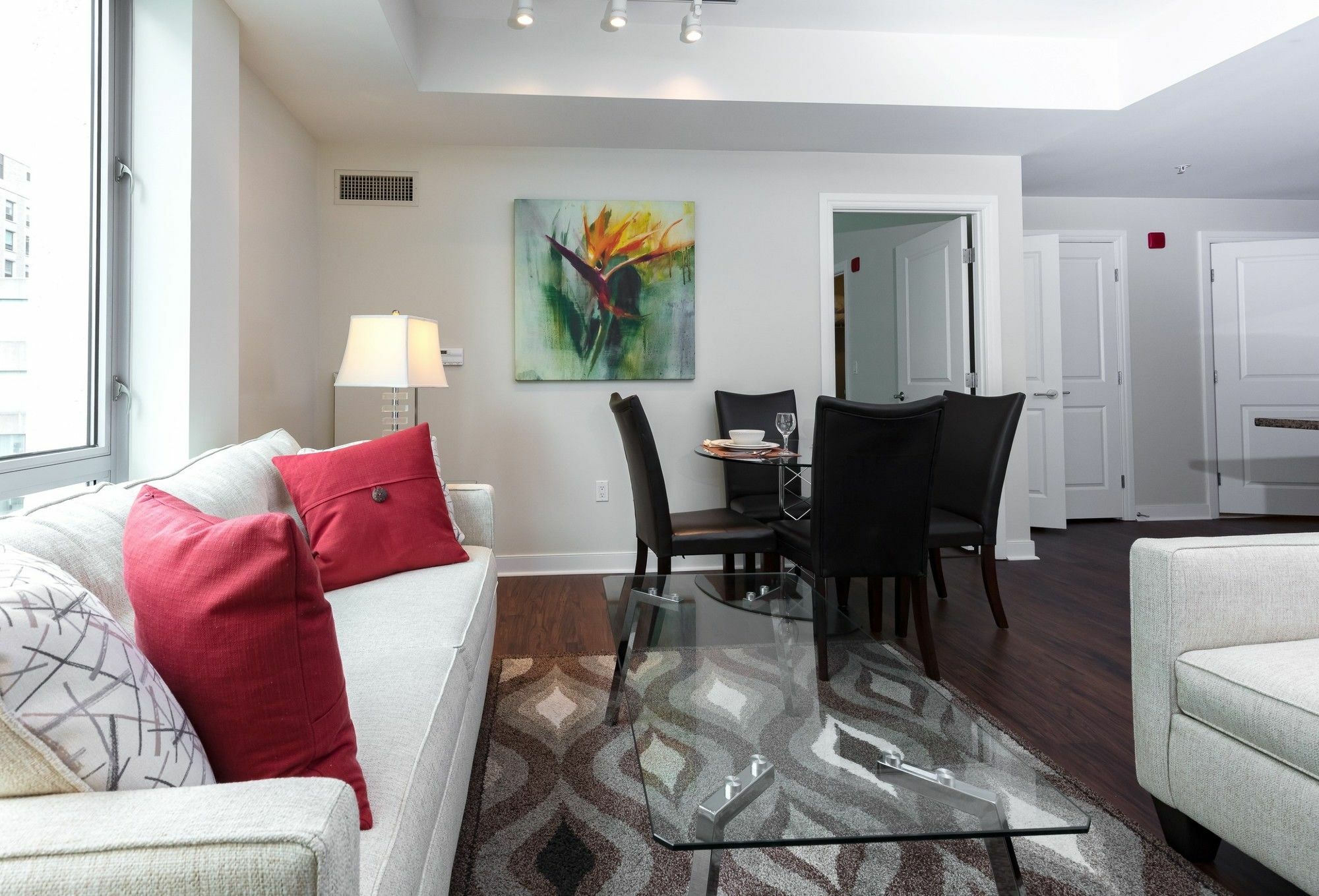 Global Luxury At West End Apartment